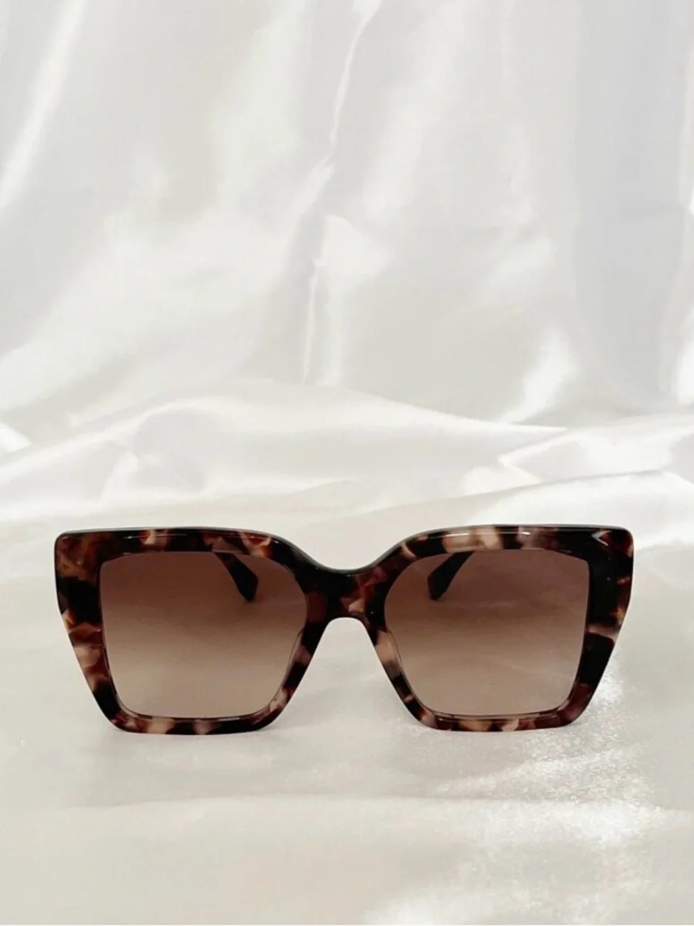 FENDI FF Diamonds FE40161I Sunglasses Tortoise Frame Brown Gradient Lenses